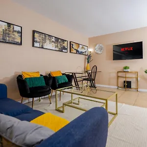 https://apt-blue-and-gold-near-downtown.hotelstampa.org
